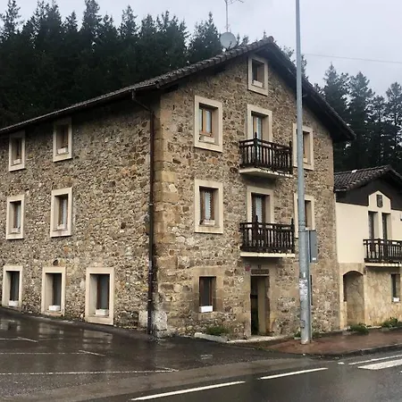 Junto Al Parque Natural De Urkiola Ortuzar Auzoa